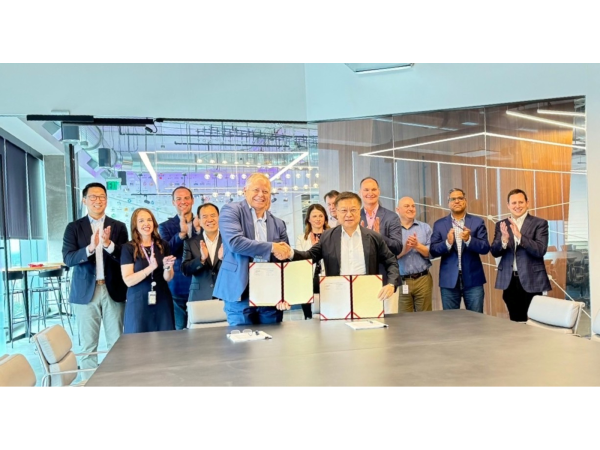 樺漢成為NCR Voyix 全球獨家硬體供應商，雙方擴大合作，創造彼此雙贏的策略協議。 圖右為樺漢董事長朱復銓、圖左為NCR Voyix首席執行官David Wilkinson。